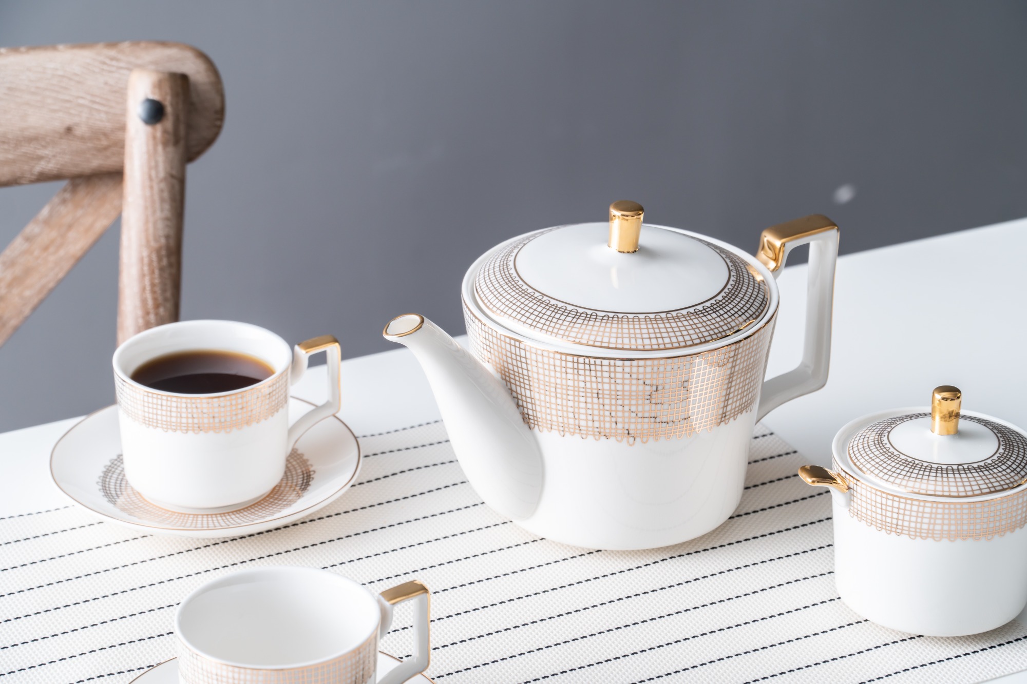 European Luxury Simple Design Ceramic Coffee Cup Tea Pot And Saucer 11 Pcs Afternoon Tea Set