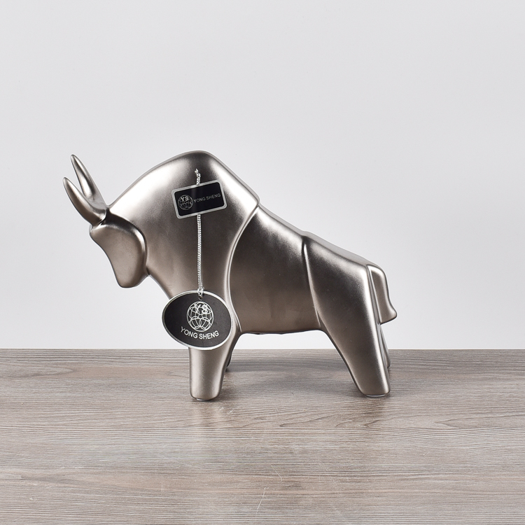 European Luxury Bull Statue Ceramic Ornaments Fashion Silver Animal Figurine Handicrafts Gift Home Hotel Desktop Decoration