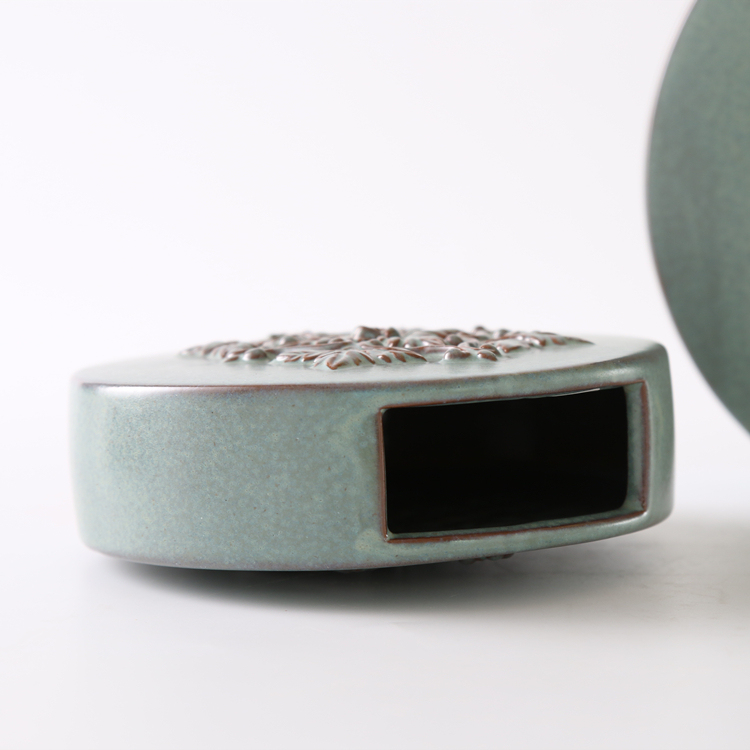 European Retro Green Ceramic Vase Raised Pattern Decorative Vase Home Restaurant Wedding Hotel Decoration