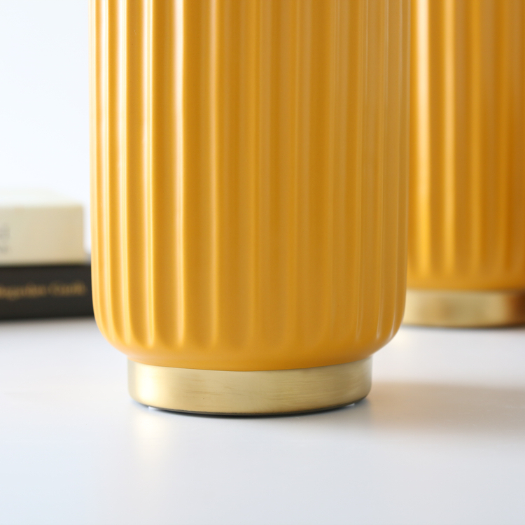Nordic Vertical Grain Ceramic Vase Unique Pumpkin Yellow Indoor Flower Vase Home Restaurant Wedding Hotel Decoration