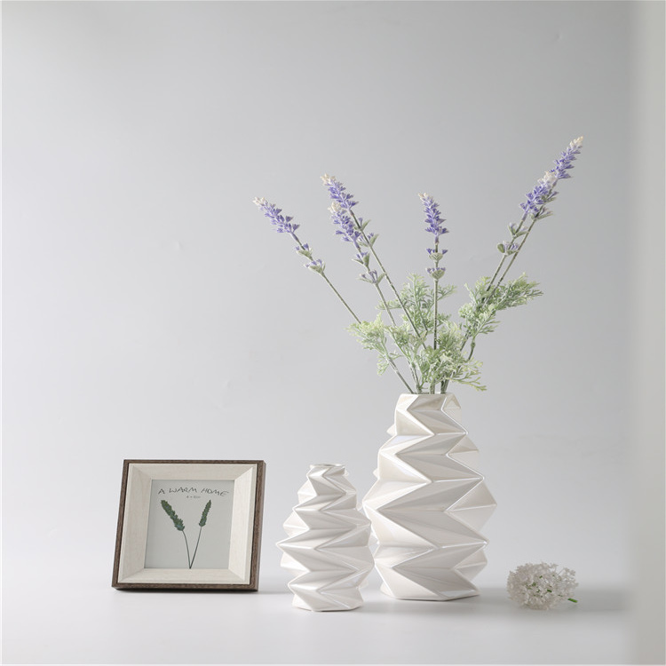 Unique Shape White Ceramic Flower Vase Art Decor Wedding Decorative Tabletop Vase Home Restaurant Hotel Decoration