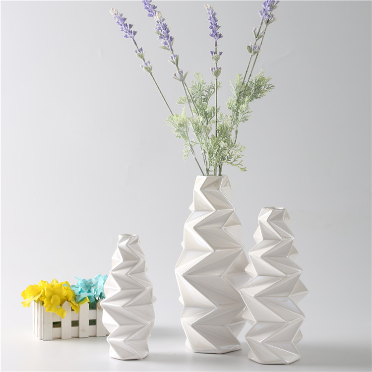 Unique Shape White Ceramic Flower Vase Art Decor Wedding Decorative Tabletop Vase Home Restaurant Hotel Decoration