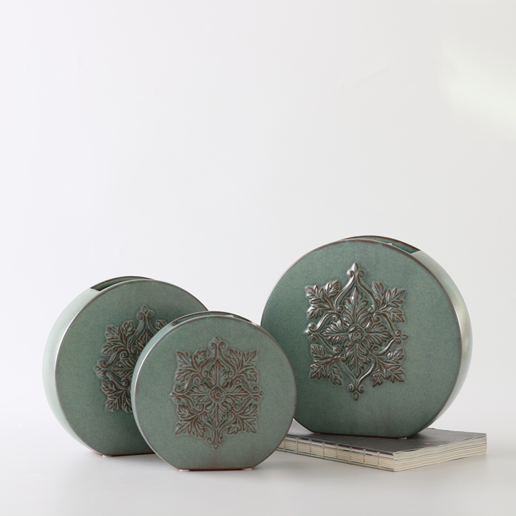 European Retro Green Ceramic Vase Raised Pattern Decorative Vase Home Restaurant Wedding Hotel Decoration