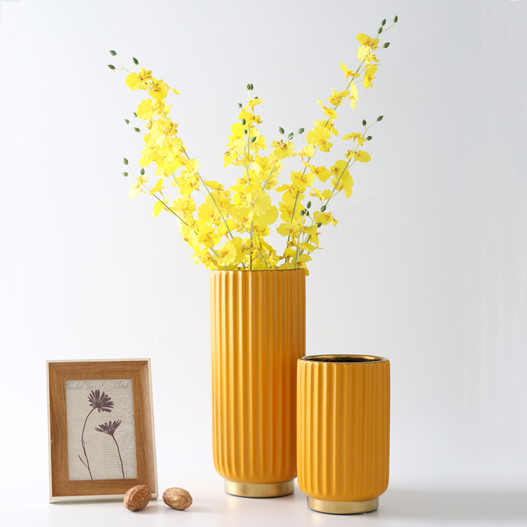 Nordic Vertical Grain Ceramic Vase Unique Pumpkin Yellow Indoor Flower Vase Home Restaurant Wedding Hotel Decoration