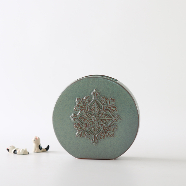 European Retro Green Ceramic Vase Raised Pattern Decorative Vase Home Restaurant Wedding Hotel Decoration