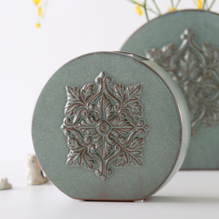 European Retro Green Ceramic Vase Raised Pattern Decorative Vase Home Restaurant Wedding Hotel Decoration