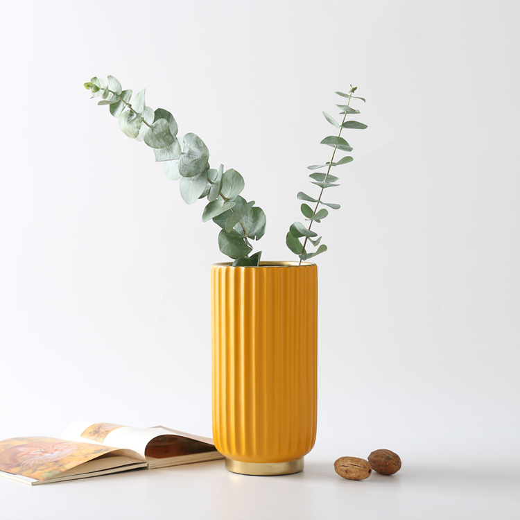 Nordic Vertical Grain Ceramic Vase Unique Pumpkin Yellow Indoor Flower Vase Home Restaurant Wedding Hotel Decoration