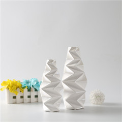 Unique Shape White Ceramic Flower Vase Art Decor Wedding Decorative Tabletop Vase Home Restaurant Hotel Decoration