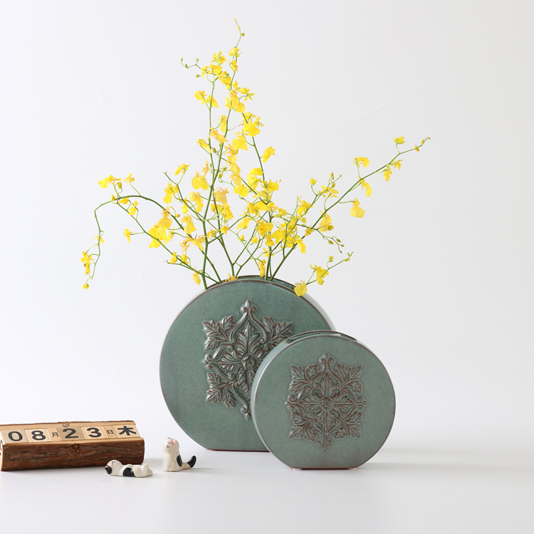 European Retro Green Ceramic Vase Raised Pattern Decorative Vase Home Restaurant Wedding Hotel Decoration