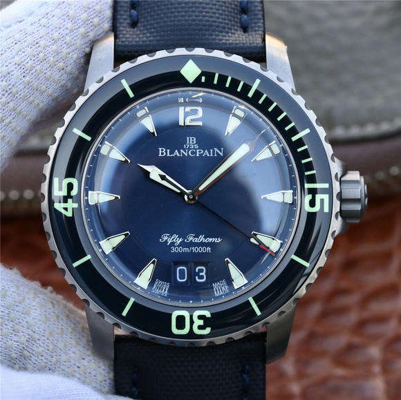 HG寶珀全新的Grande Date五十尋大日曆5050藍面腕表