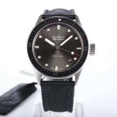 ZF出品寶珀50尋Bathyscaphe，採用瑞士進口寶石軸承點綴，色澤純良，鮮豔自然