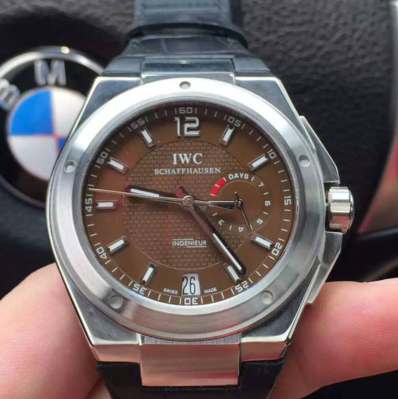 萬國萬國工程師IW500501，複刻Cal.51113自動機械機芯男表