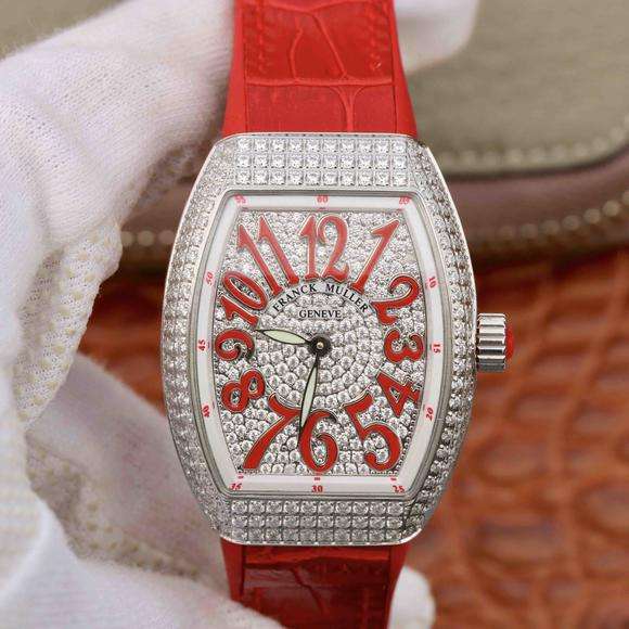 法穆蘭Vanguard V32 女腕表 ，腕表的創作靈感源自其至美設計與獨特造型 ，以太陽壓紋錶盤鑲