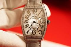 一比一複刻法蘭克穆勒酒桶型皮帶女士石英手錶 鑲鑽款