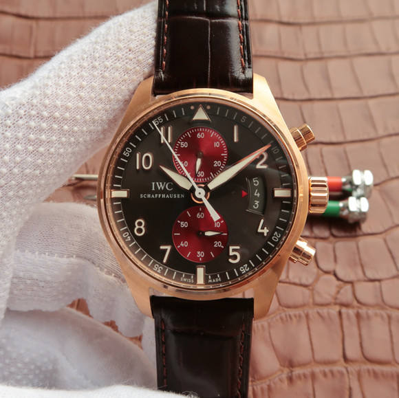 IWC飛行員噴火戰鬥機，7750機械全自動機械機芯男表