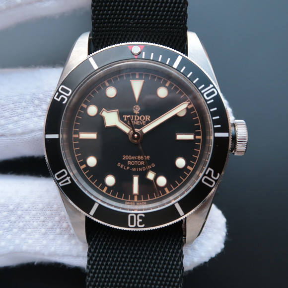 帝駝小黑花布帶款 帝舵小黑花系列 送一條鋼帶