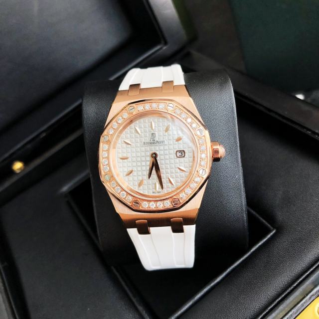 愛彼皇家橡樹系列型號67601女士石英腕表