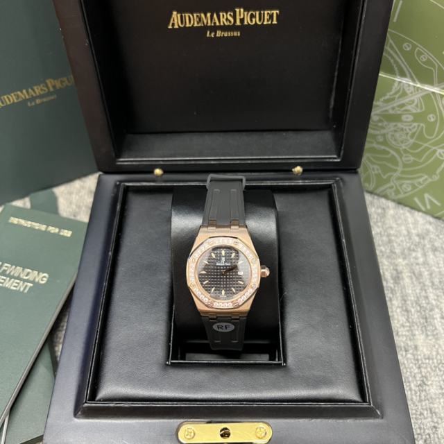 愛彼皇家橡樹系列型號67601女士石英腕表