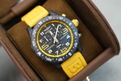 百年靈全碳纖維計時腕表