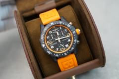 百年靈全碳纖維計時腕表