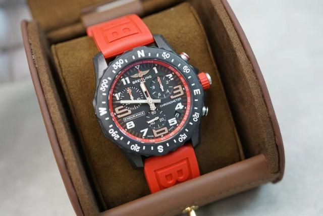 百年靈全碳纖維計時腕表