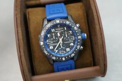 百年靈全碳纖維計時腕表