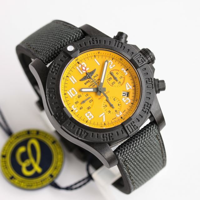 GF廠百年靈復仇者颶風系列45mm計時碼表