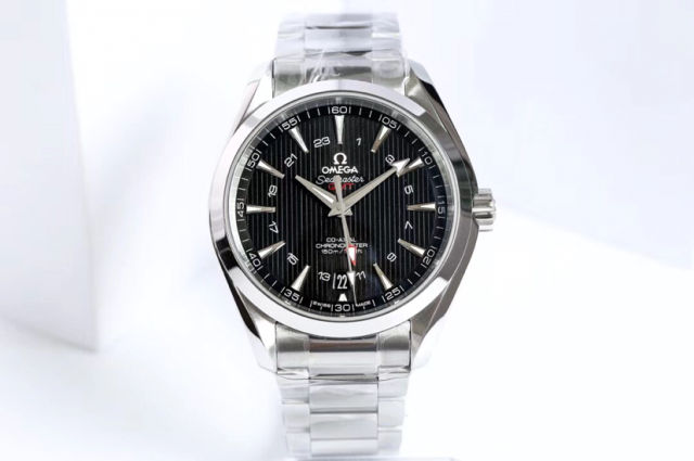 VS廠歐米茄海馬150米GMT搭載一體8605機芯。