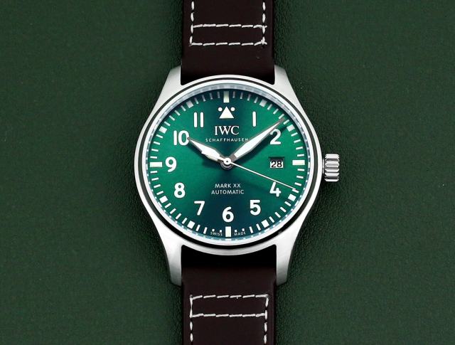 M+廠萬國飛行員PILOT'S WATCHES 40MM 綠面棕皮帶款