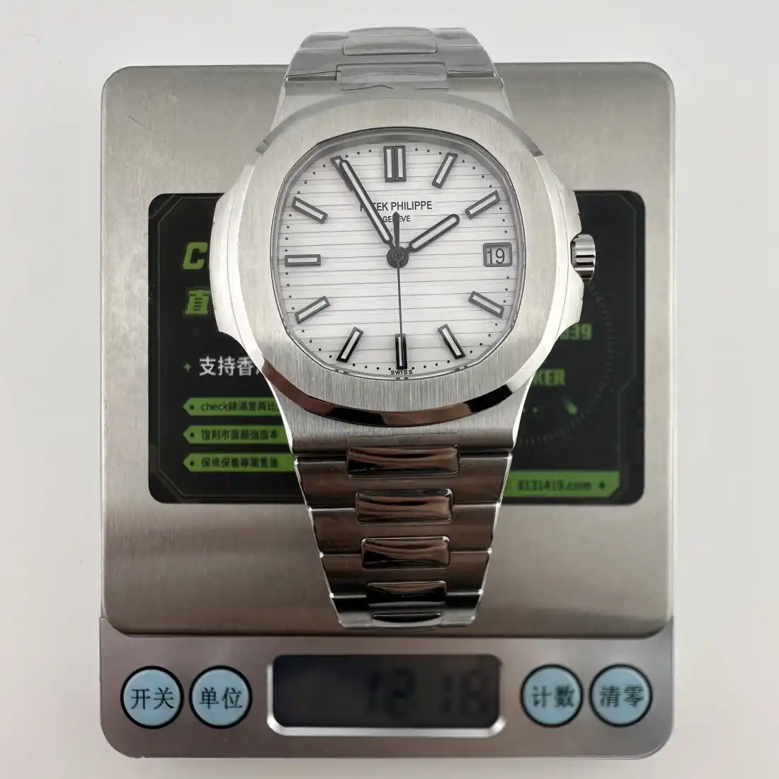 Patek Philippe Nautilus 5711 case and integrated bracelet side view 鸚鵡螺 5711 殼身與一體式鏈帶