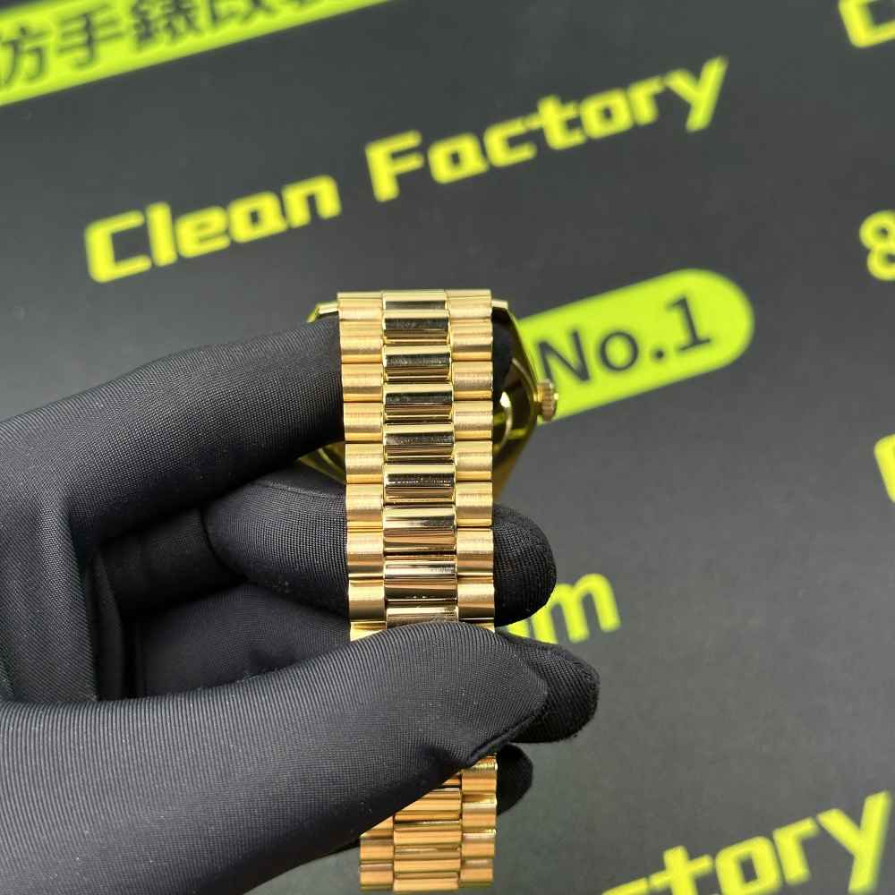 錶帶特寫：金層飽滿、隔節反光均勻
