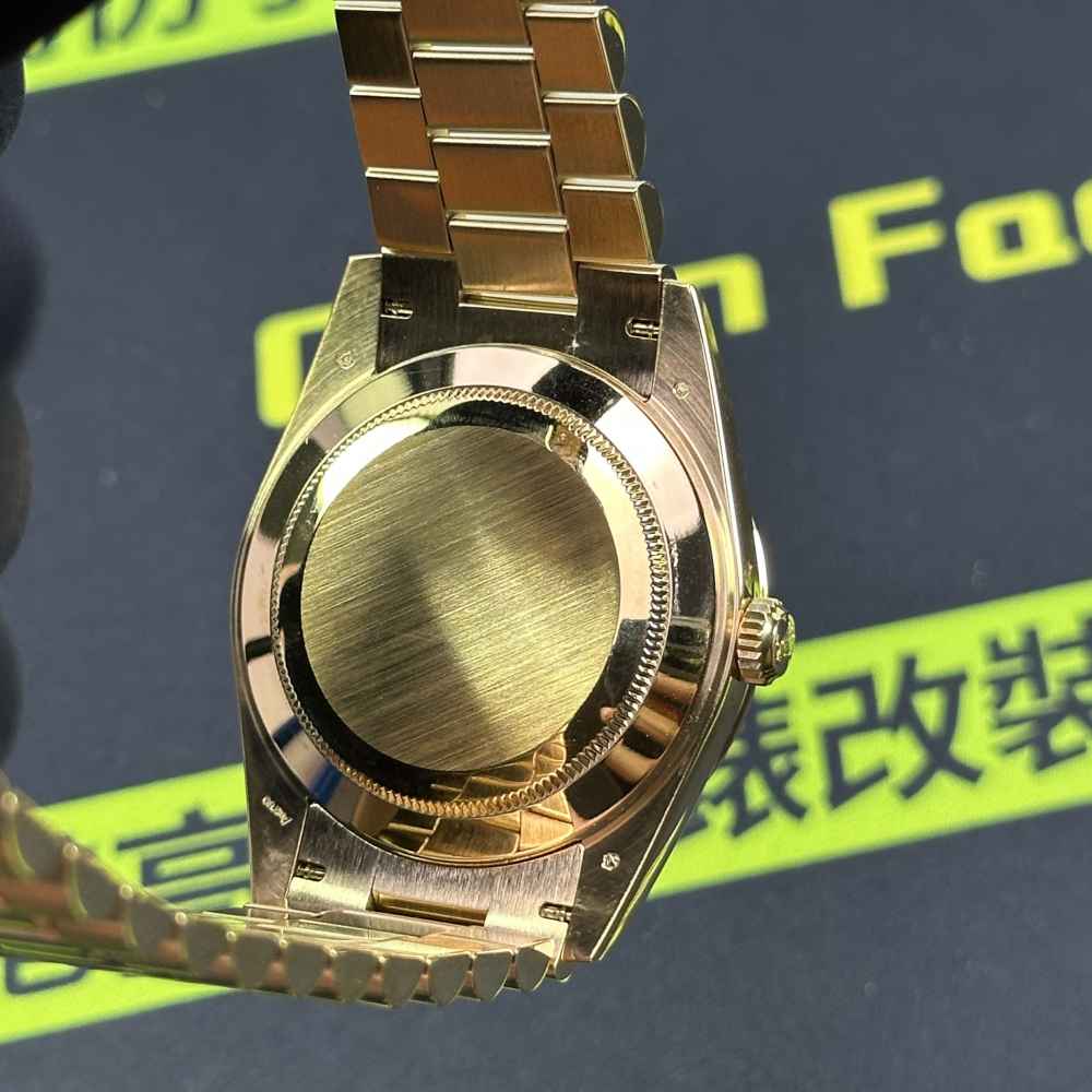 底蓋實拍：放射紋打磨清晰、與原版規格一致