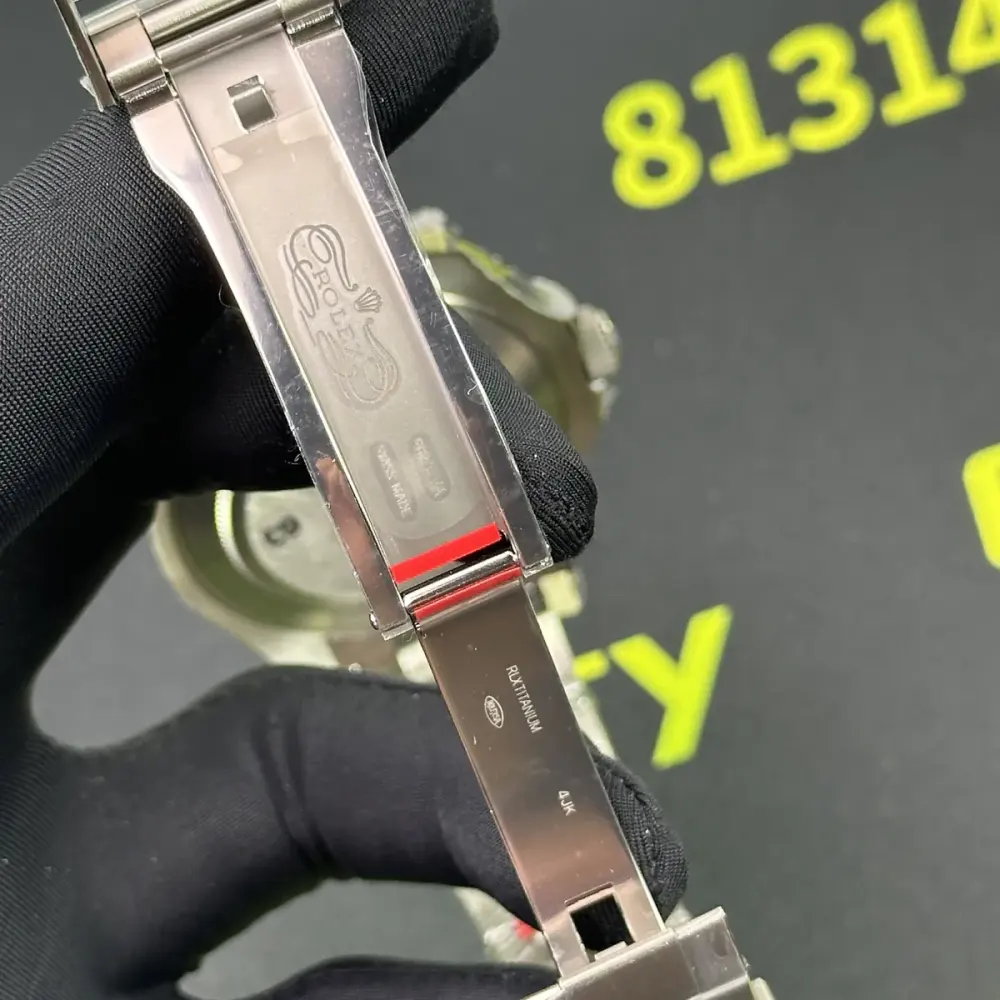 VS廠鈦遊艇 m226627 表扣內側 ROLEX 刻印與 RLX TITANIUM 字樣