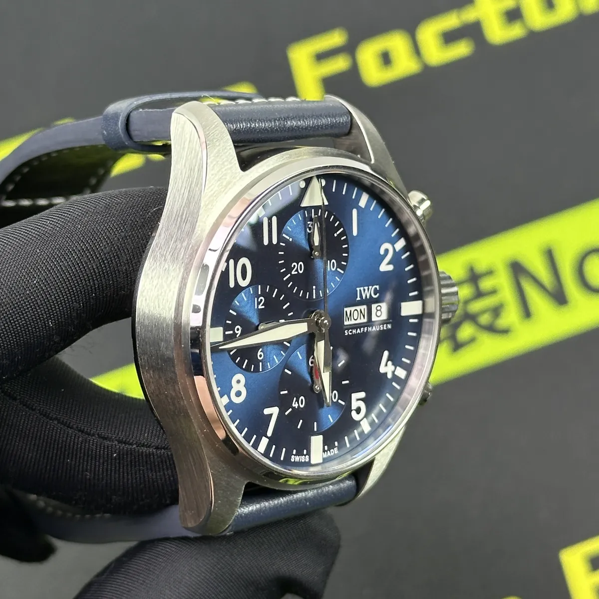 TW廠IWC飛行員IW388101精鋼錶殼側面