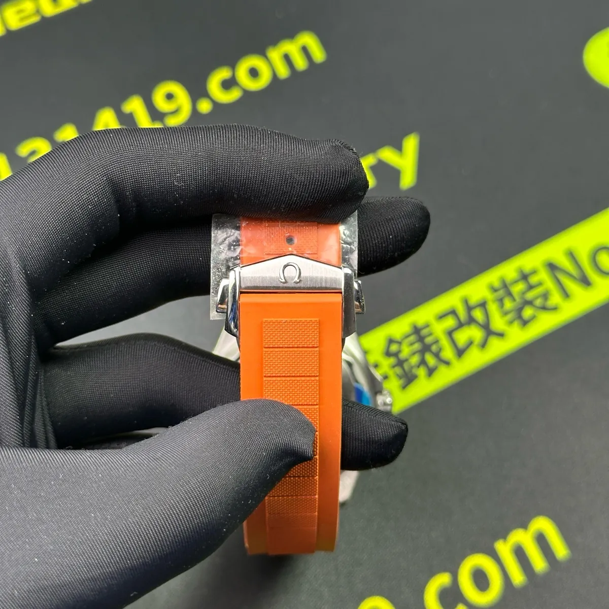 VS廠海馬600米42mm橙橡膠帶與表扣實拍