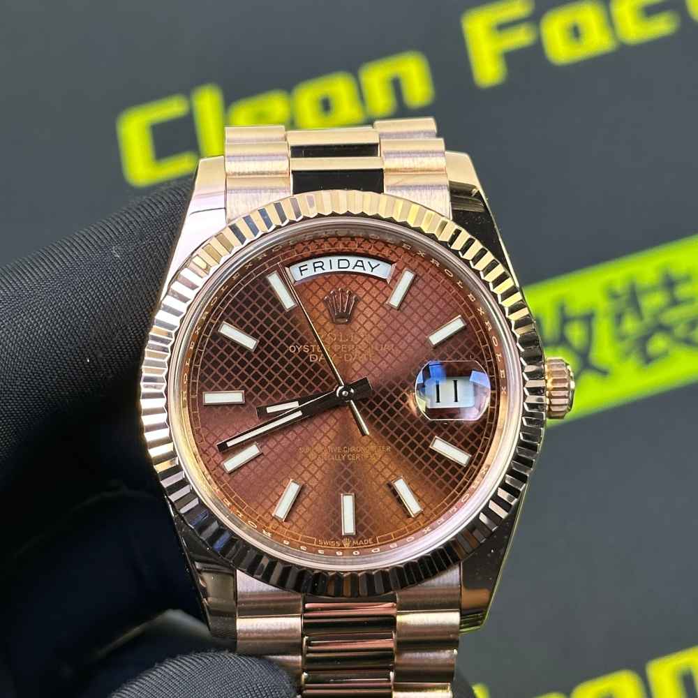 高仿DayDate 228235玫瑰金巧克力網格盤手持實拍