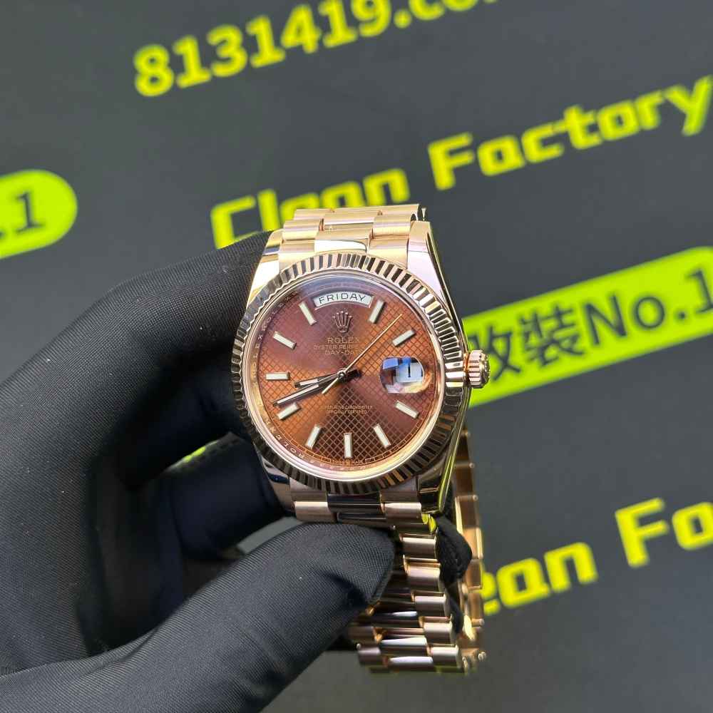高仿DayDate 228235玫瑰金坑紋圈口特寫 狗牙圈