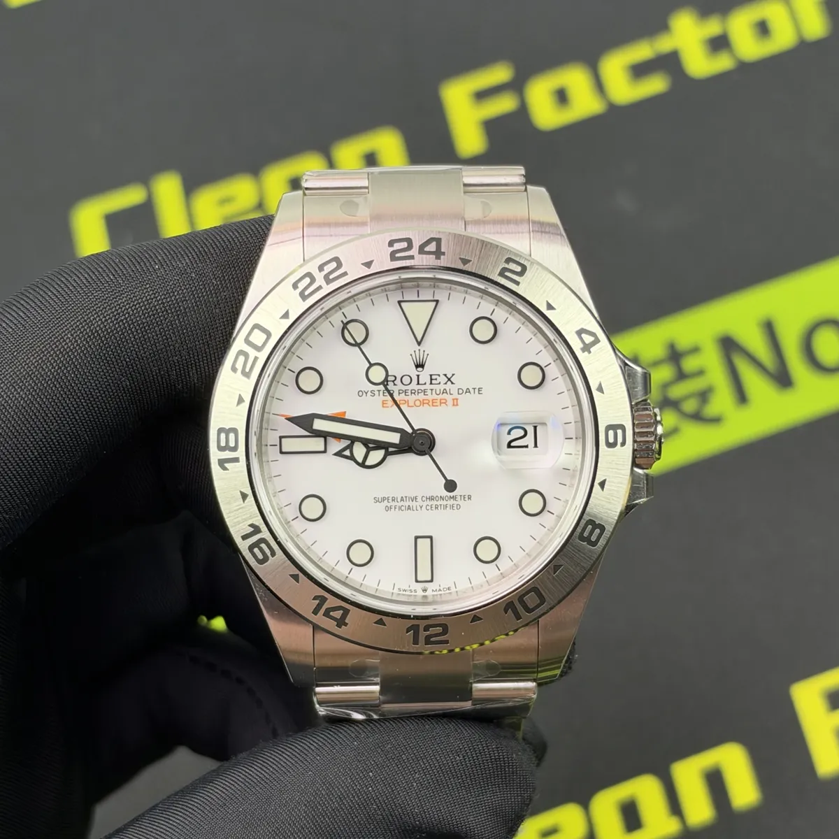 VS廠探二m226570-0001盤面特寫 啞光黑時標橙色24小時針 Clean Factory 8131419.COM