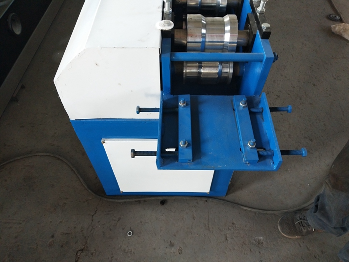 Fly Saw Cutting Shutter Door Forming Machine