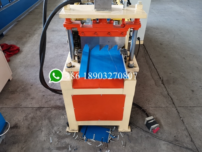 Custom profile Clip lock Flashing Roll Forming Machine