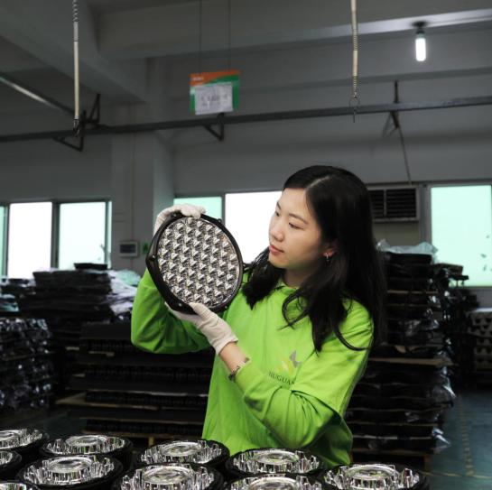 How to disassemble led driving lights？