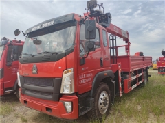 Sinotruk HOWO 8 ton caminhão guindaste montado