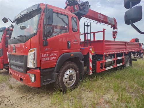 Grue montée sur camion Sinotruk HOWO 8 tonnes