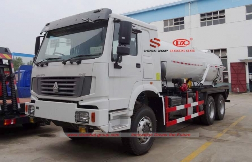 Camion d'aspiration des eaux usées Sinotruck HOWO 20 m3 Philippines