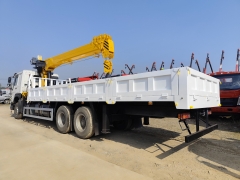 6X4 SINOTRUK HOWO Truck Mounted With Shenbai 12Ton 4 Section Arms Telescopic Boom Crane RHD Heavy Duty