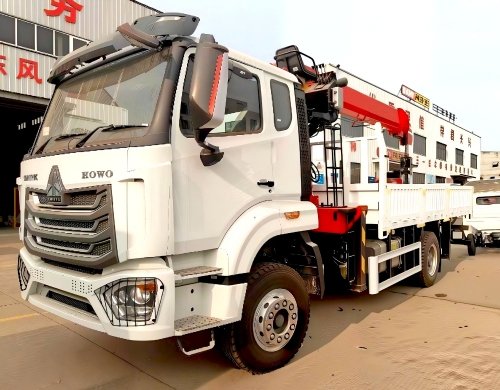 Howo 4X2 8 Ton 4 Arms Telescopic Boom Crane Lifting Truck Mounted Crane Lorry Truck GCC