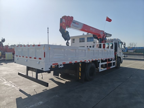 Shenbai Dongfeng 4X2 8 Ton Telescopic 4 Booms Lifting Crane Mobile Transport Heavy Duty Load Export