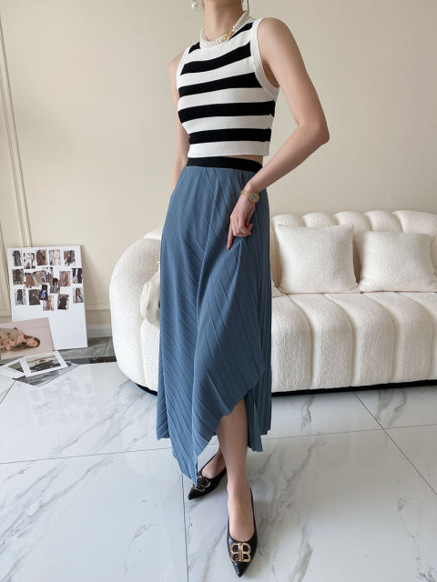 Irregular hem mid-length skirt