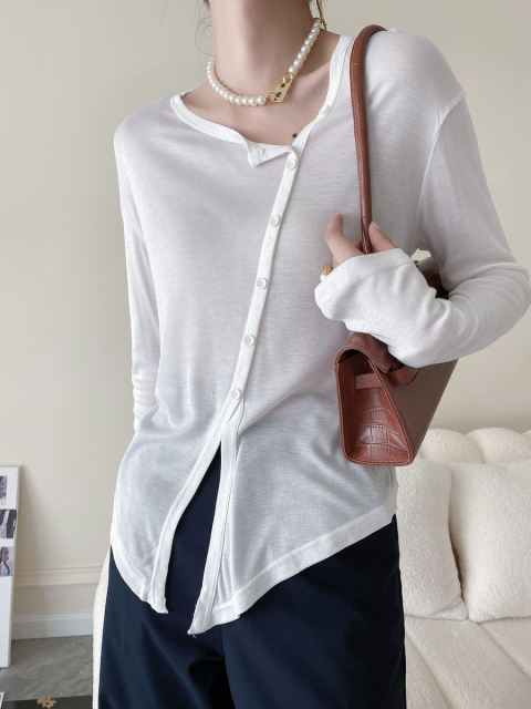 Long sleeve t-shirt with diagonal collar and irregular hem