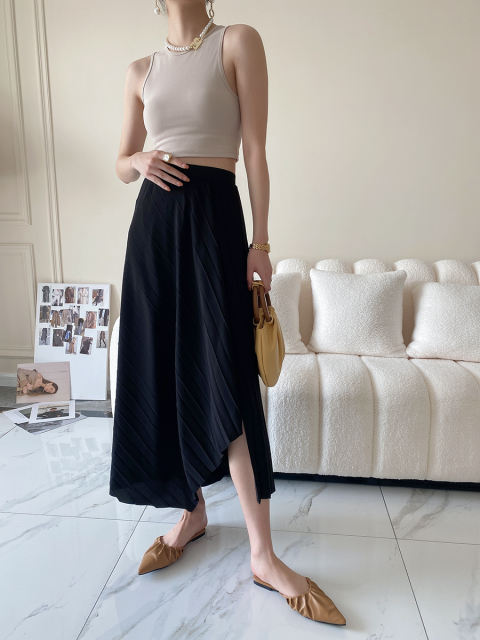 Irregular hem mid-length skirt